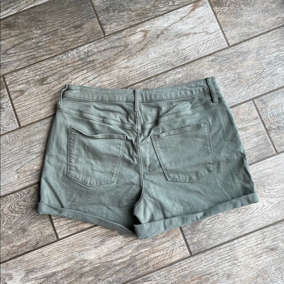 Universal Thread Shorts - Picture 3 of 3